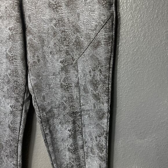 Soft Surroundings Women's Gray Animal Print Pull-On Legging Pants Size Medium - Picture 7 of 7
